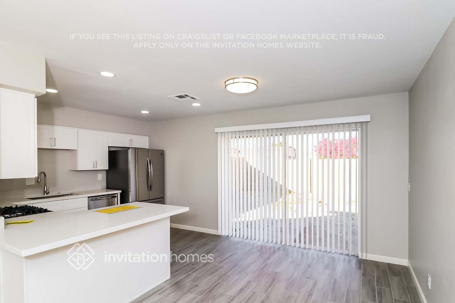 Building Photo - 2130 W Danbury Dr