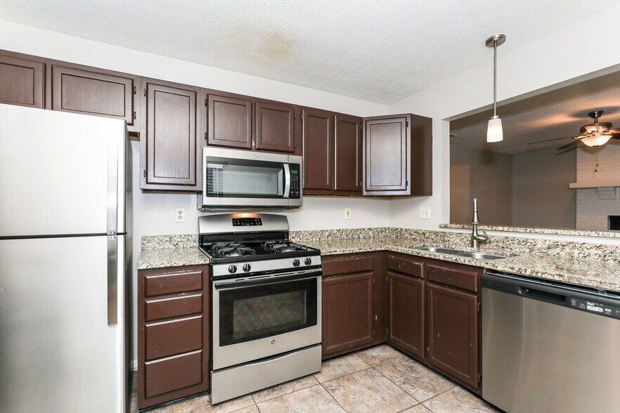 Building Photo - 12065 Rossi Dr