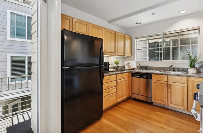 Building Photo - 28 Jennifer Pl