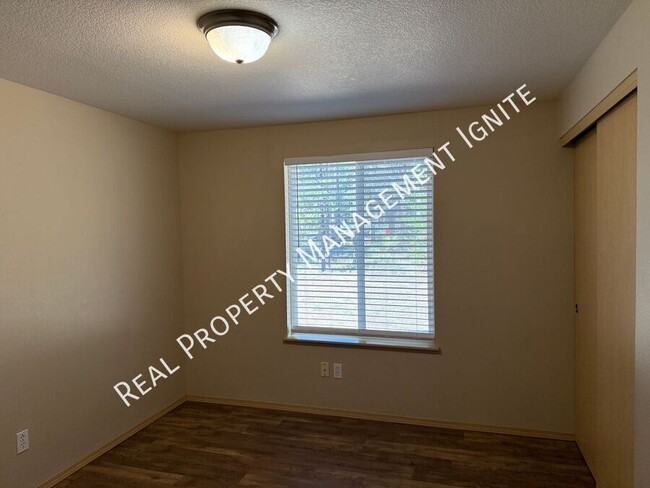 Building Photo - 53377 Eagle Ln