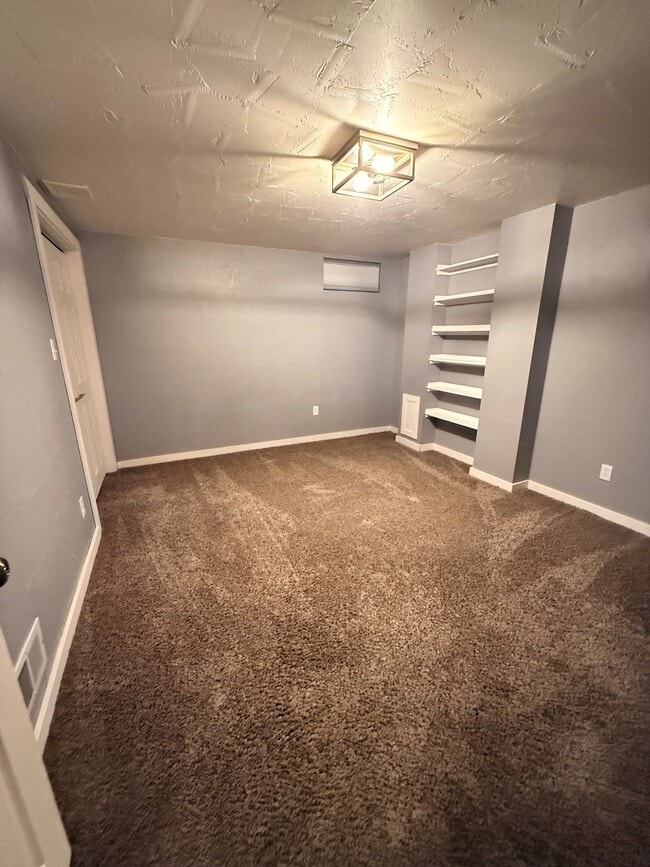 Building Photo - 124 Riverview B