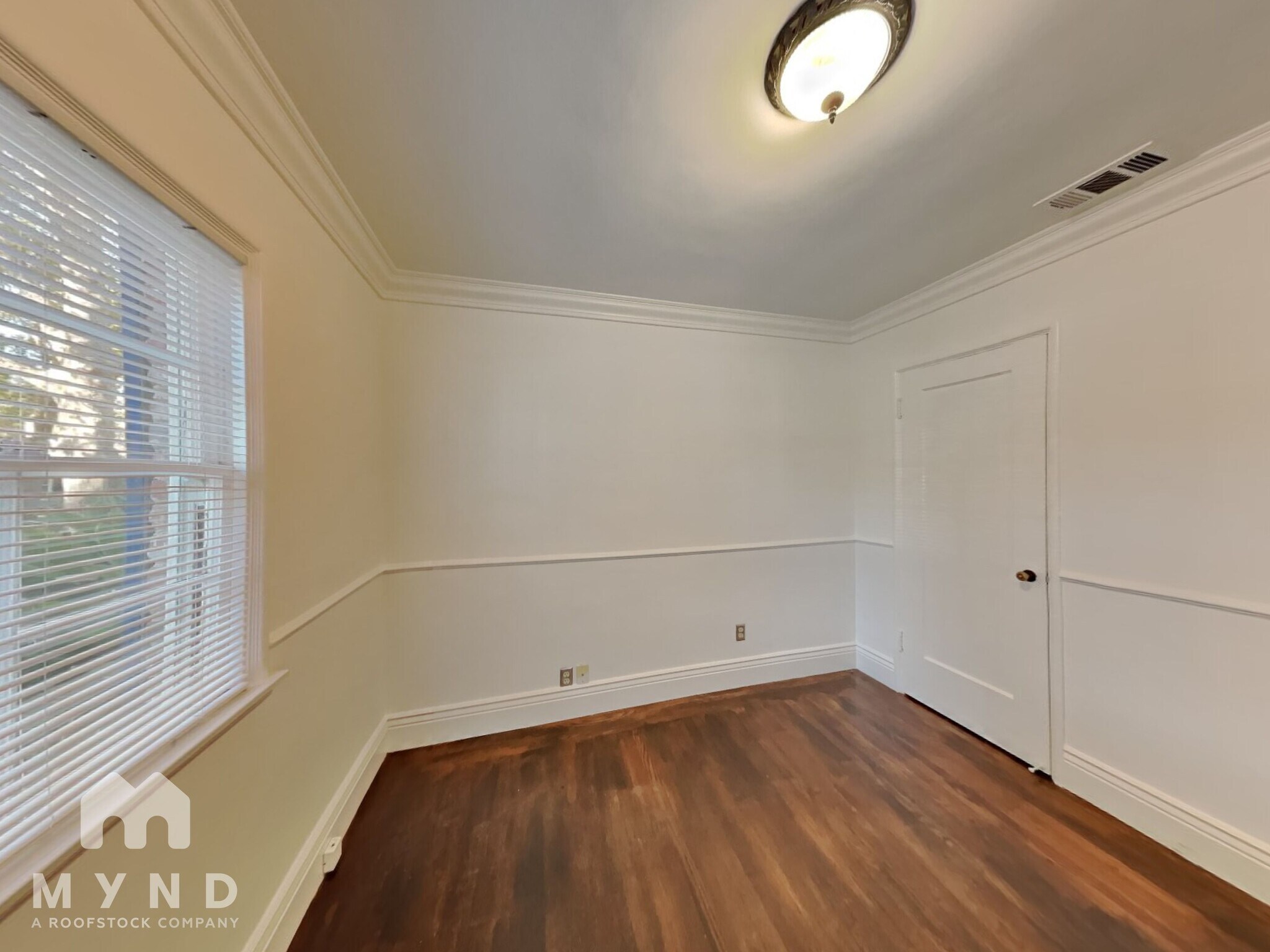 Building Photo - 1213 10th Ave