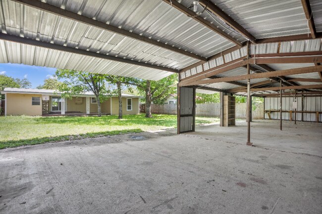 Building Photo - 705 E 9th Ave