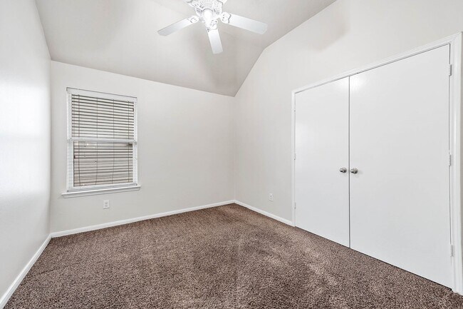 Building Photo - 927 Hannah Falls Ln