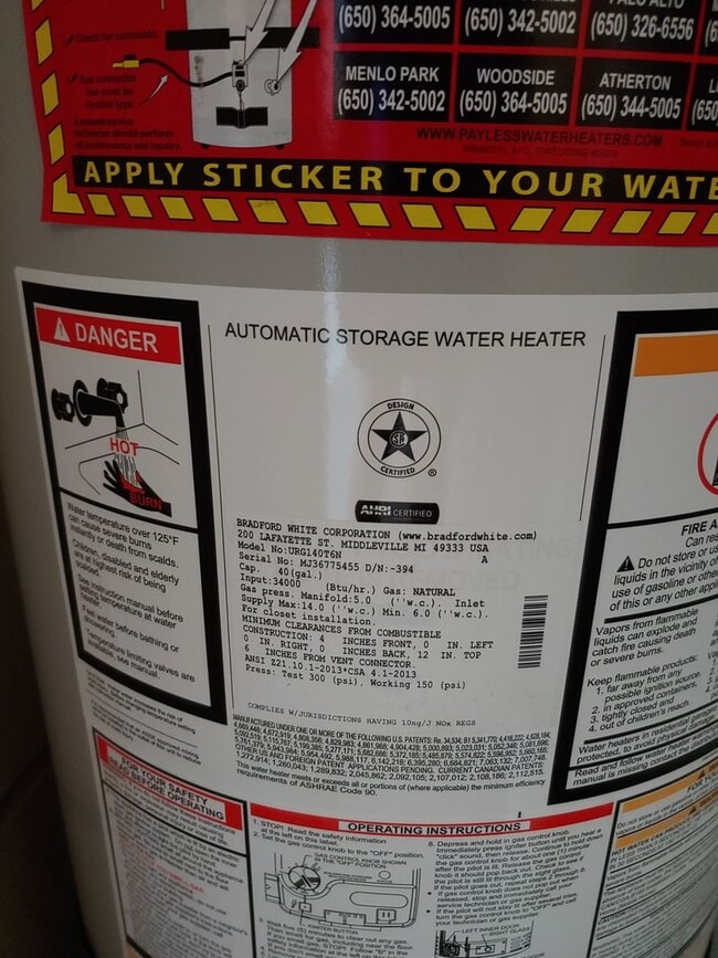 Building Photo - Gorgeous Spacious TownHome in Downtown Mou...