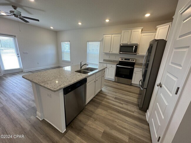 Building Photo - 488 Melrose Wy