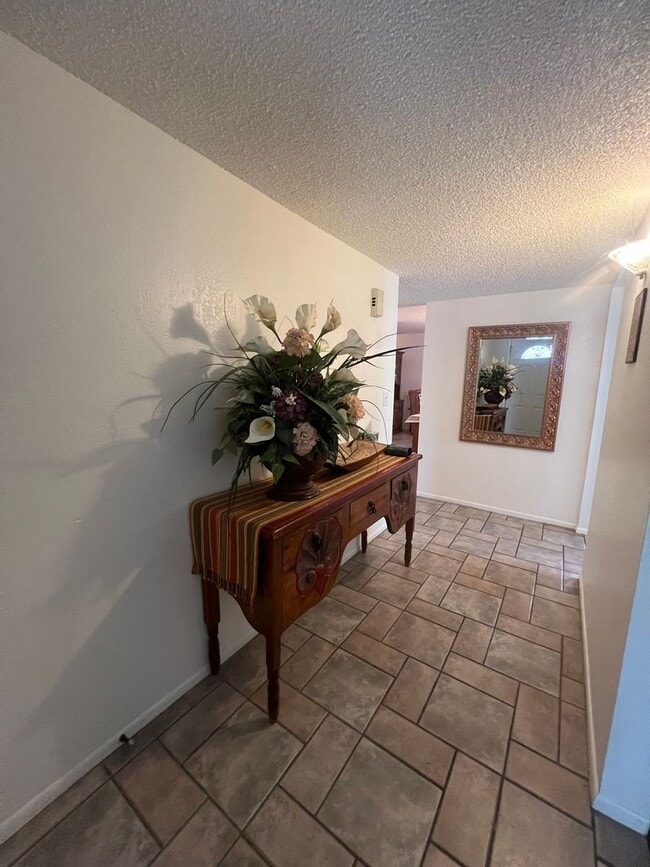 Building Photo - 3-bedroom 2 baths home