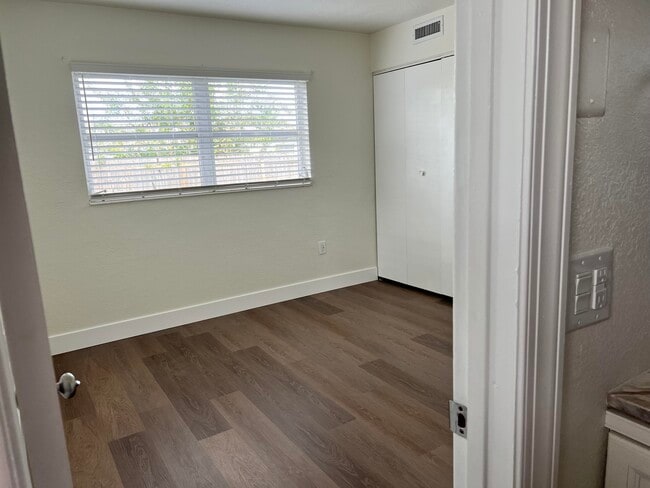 Building Photo - 1934 Wallace Ave