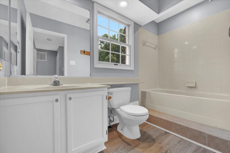 Building Photo - 27 Preakness Ct