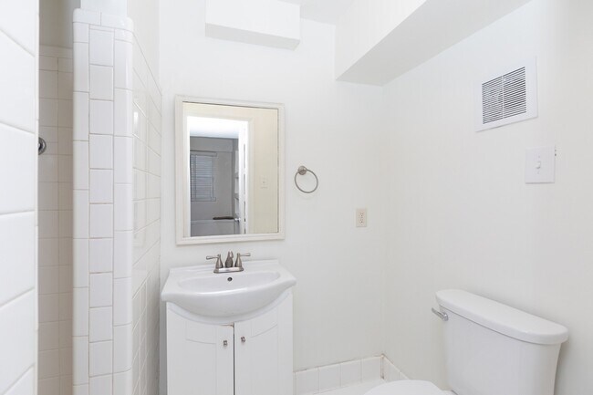 Building Photo - 5839 Wedgewood Dr