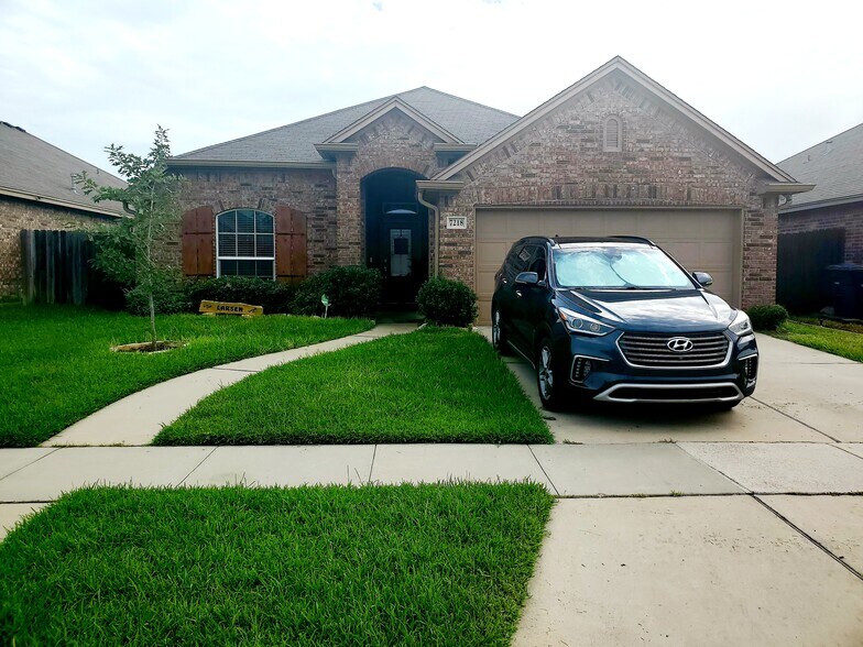 Building Photo - 7218 Lands End Dr
