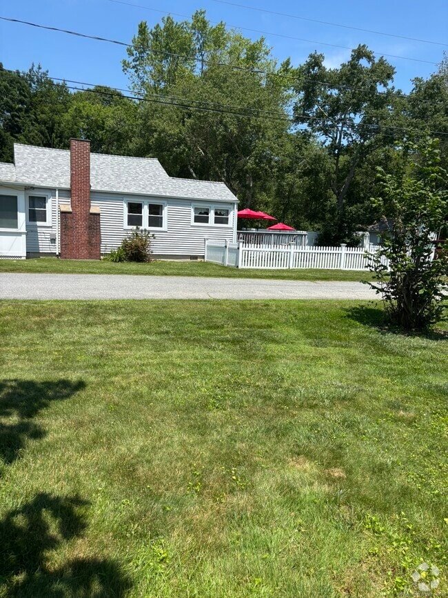 Building Photo - 42 Grove Beach Rd S