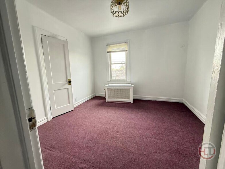 Building Photo - 3070 Coddington Ave