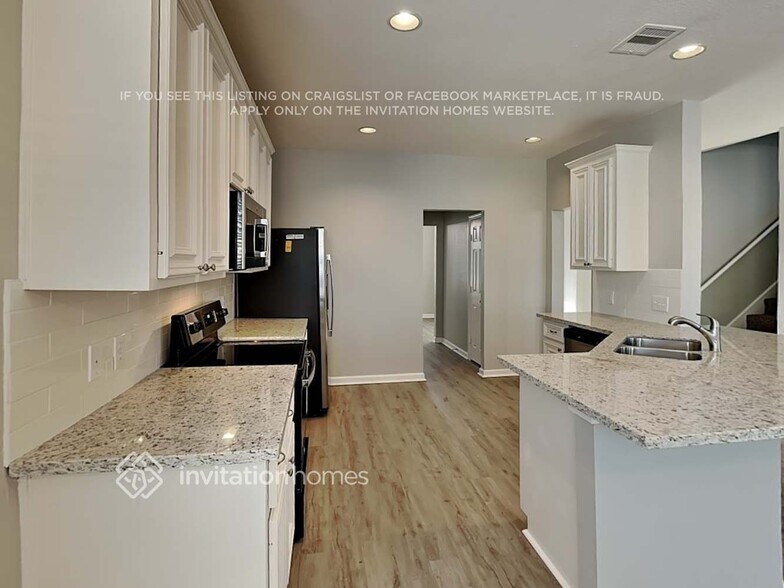 Building Photo - 4522 Lake Halbert Ln