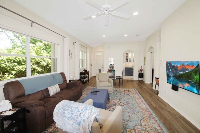 Building Photo - Vista Del Lago Seasonal Villa for Rent