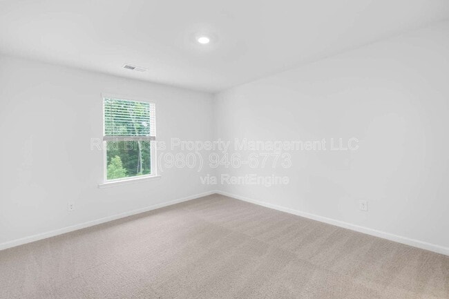 Building Photo - 5150 Hyrule Dr