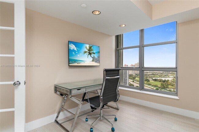 Building Photo - 3500 Mystic Pointe Dr