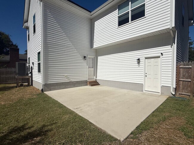 Building Photo - Like New Norfolk Single Family Home