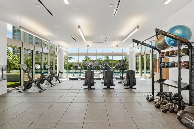 Building Photo - High-Floor Corner 2BR/2BA/2PK | Floor-to-C...