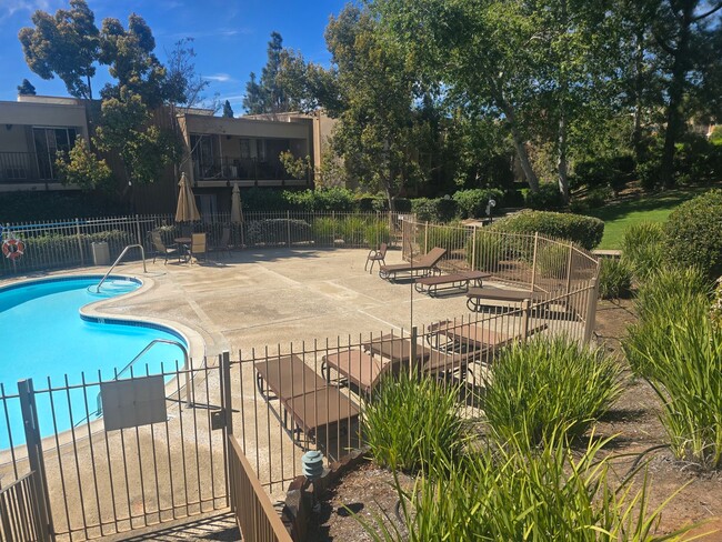 Building Photo - 1 Bed 1 Bath Close to Lake Murray