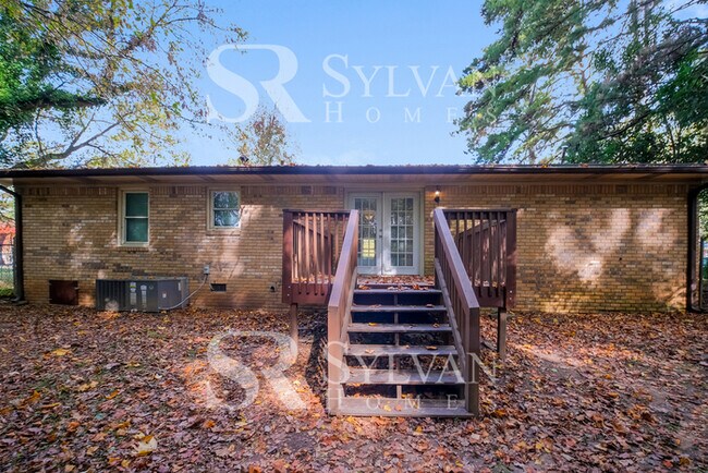 Building Photo - Cute, cozy and comfortable