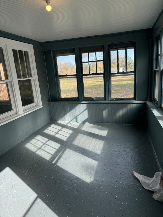 Building Photo - 3 BR, 1 BA off Fontenelle Blvd