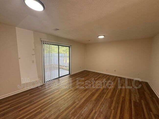 Building Photo - 5233 Ridge Forest Dr