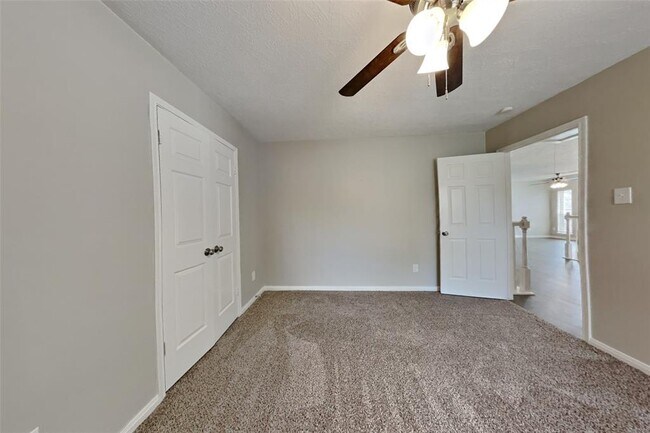 Building Photo - 5011 Greenriver Valley Dr