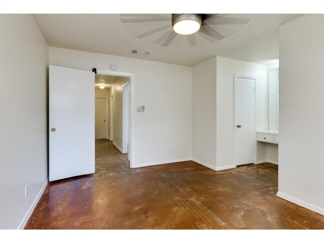 Building Photo - 3406 Norwood Hill Rd