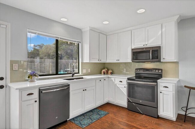 Building Photo - 202 Lighthouse Dr