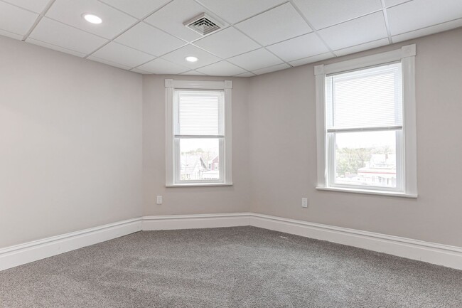Building Photo - 601-603 Market St
