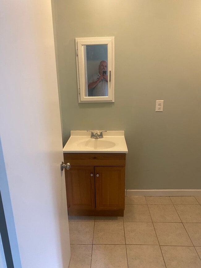 Building Photo - 933 Roosevelt Blvd