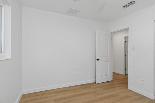 Building Photo - 2710 Boca Ciega Dr N