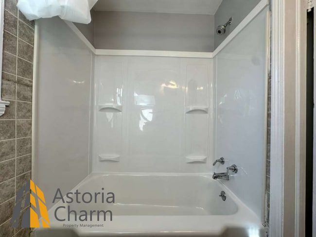 Building Photo - 3 Bedroom Home with Finished Basement, Parking, and Fenced Yard