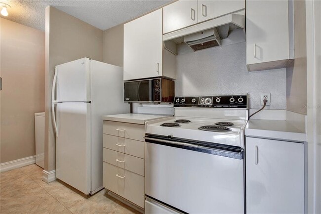 Building Photo - 320 Black Oak Ct