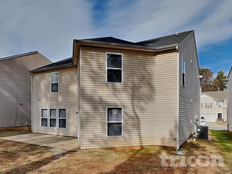 Building Photo - 1351 Waterlily Lane