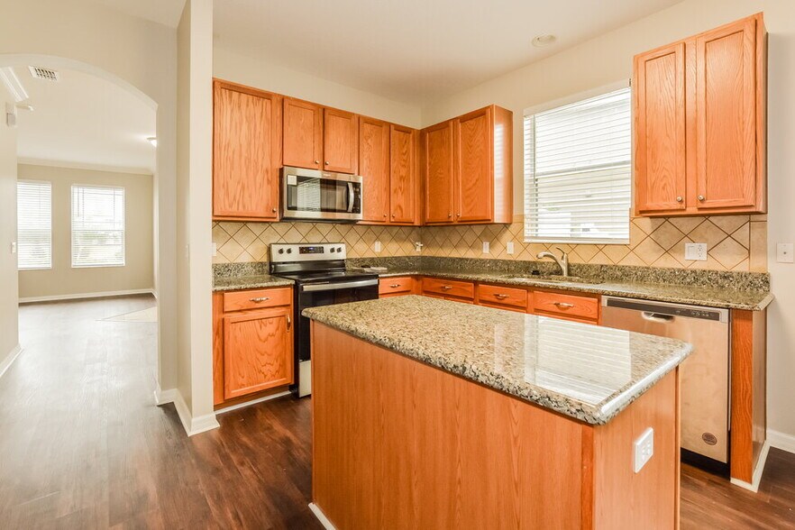 Building Photo - 3067 Zander Dr