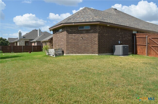 Building Photo - 2037 Bella Vita Dr