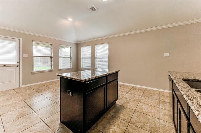 Building Photo - 255 Callaghan Dr