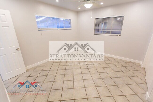 Building Photo - 5142 N 18th Pl