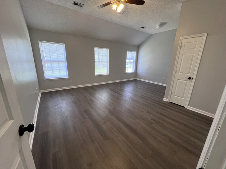 Building Photo - 2262 Joann Dr