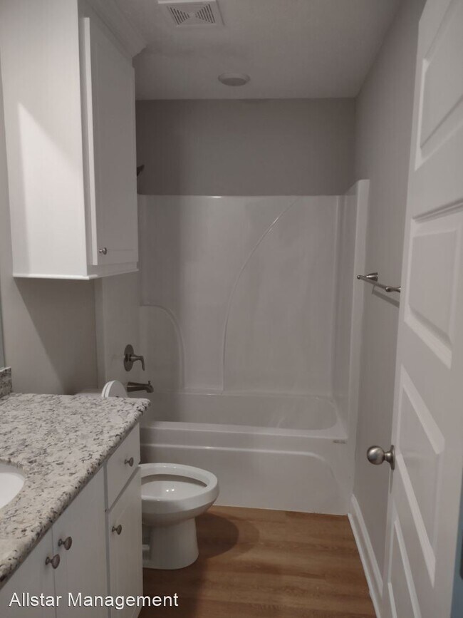 Building Photo - 4 br, 2 bath House - 560 Silver Hill Drive