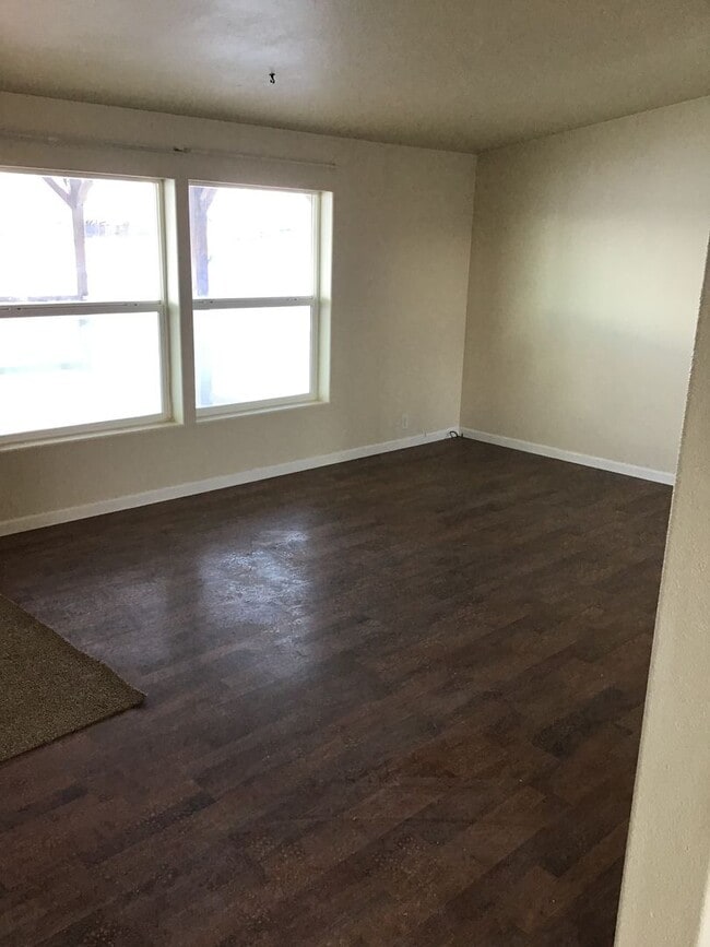 Building Photo - Horse Property - Four Bedroom Manufactu...