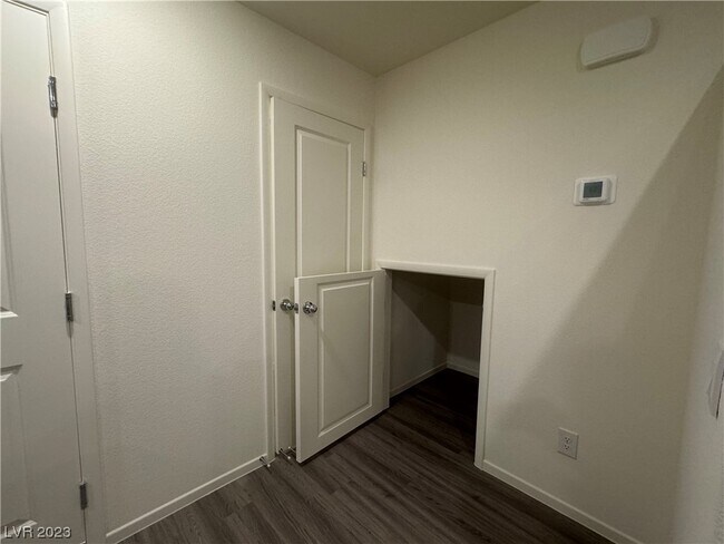 Building Photo - 9923 Florence Hills St