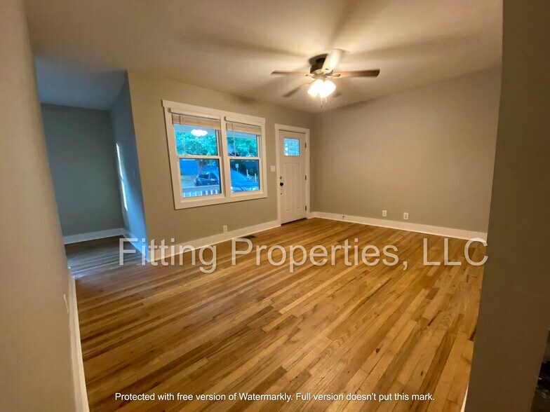 Building Photo - 624 Frasier St