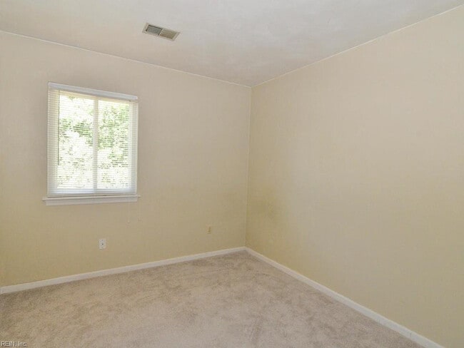 Building Photo - HILLTOP AREA FOR RENT!