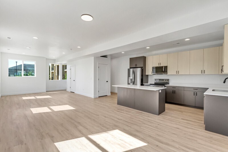 Building Photo - 5913 Wasatch Dr