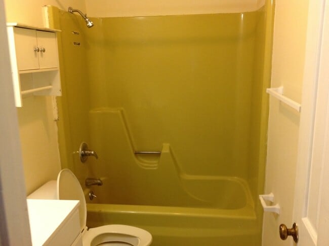 Building Photo - 2 Bedroom Duplex/ Rockingham