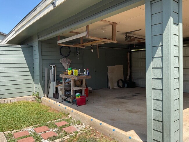 Building Photo - 9626 Bratton Dr