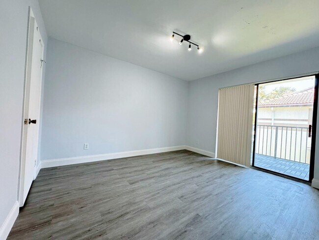 Building Photo - 540 S Park Rd